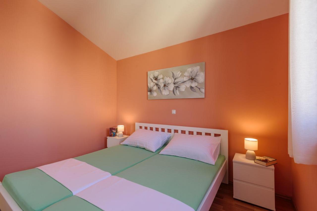 Apartmani Emil Trogir Exterior photo