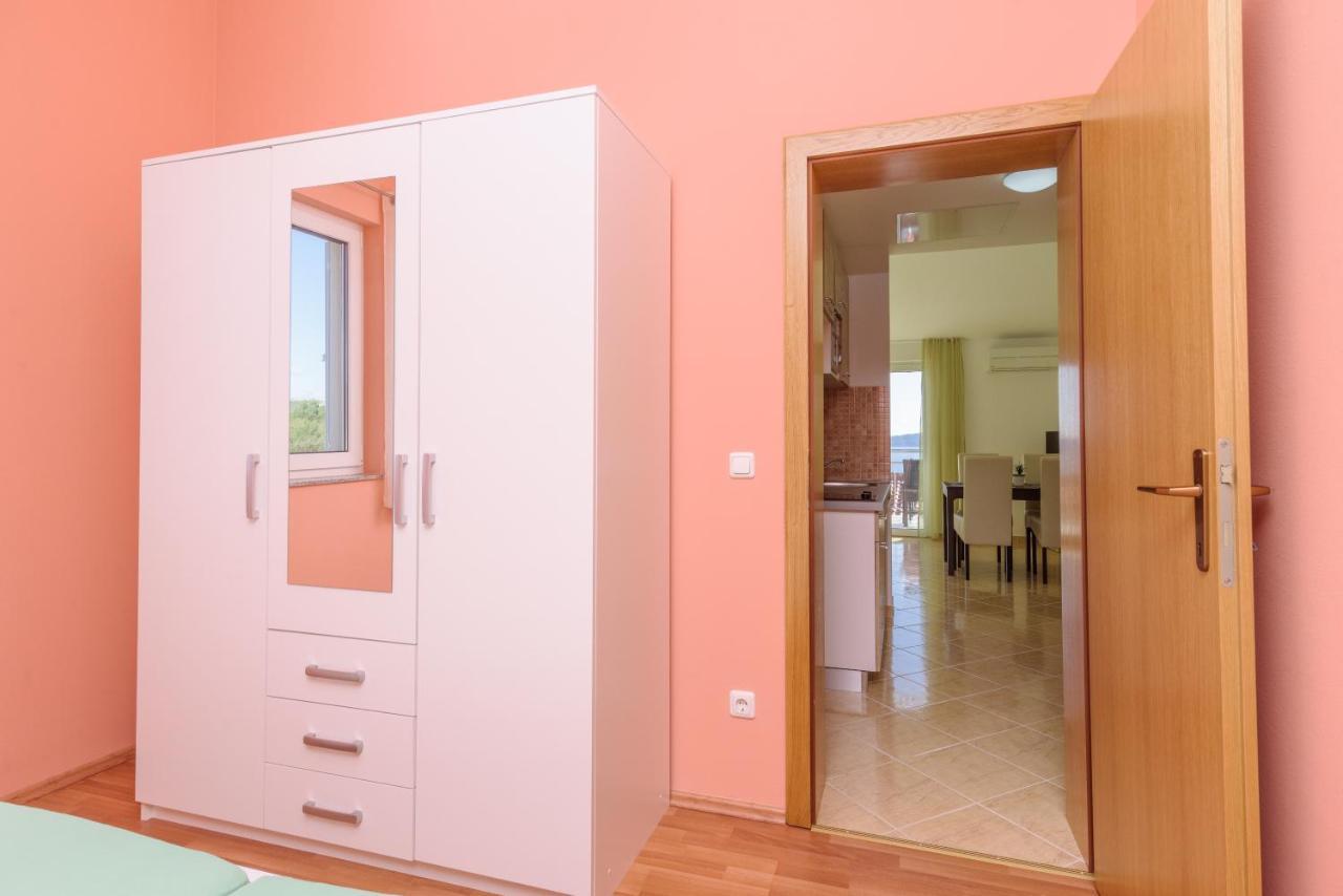 Apartmani Emil Trogir Exterior photo