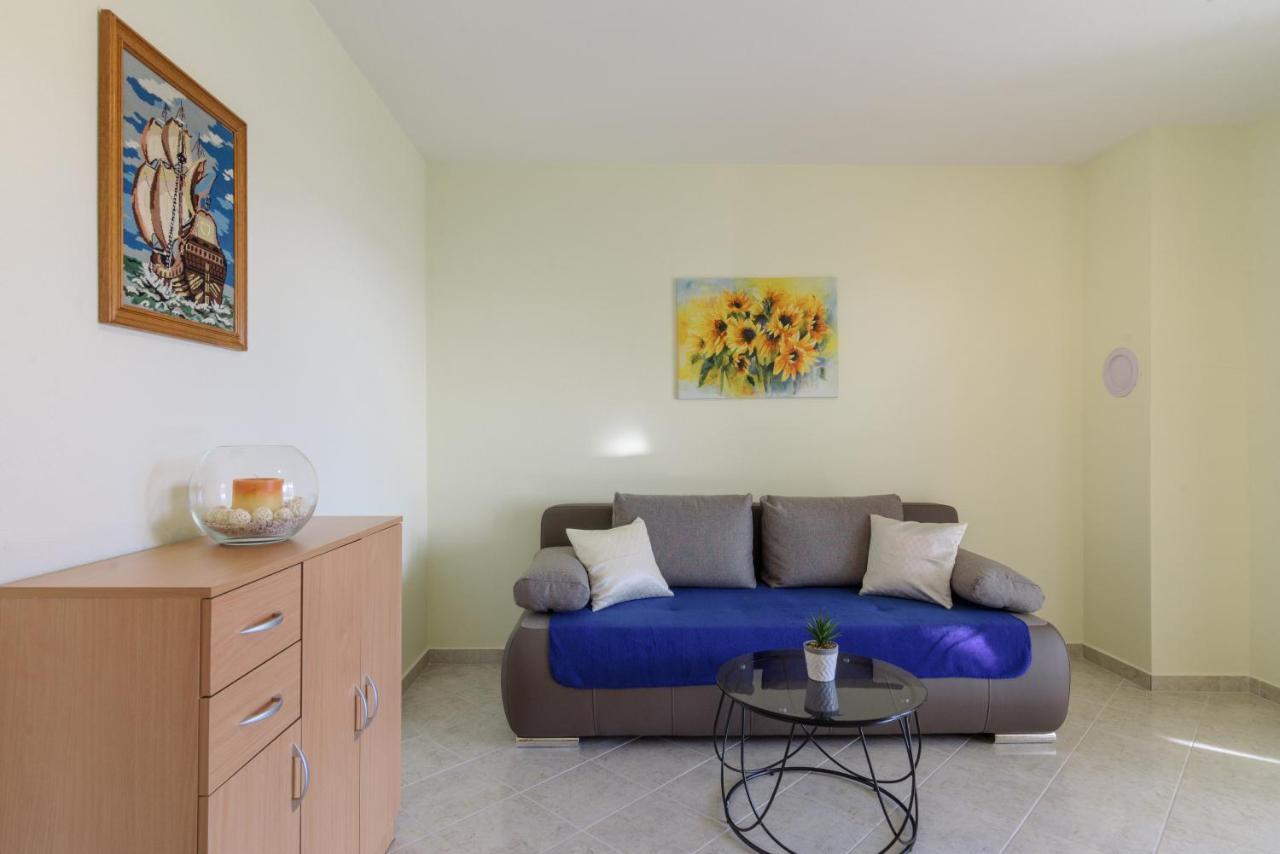Apartmani Emil Trogir Exterior photo