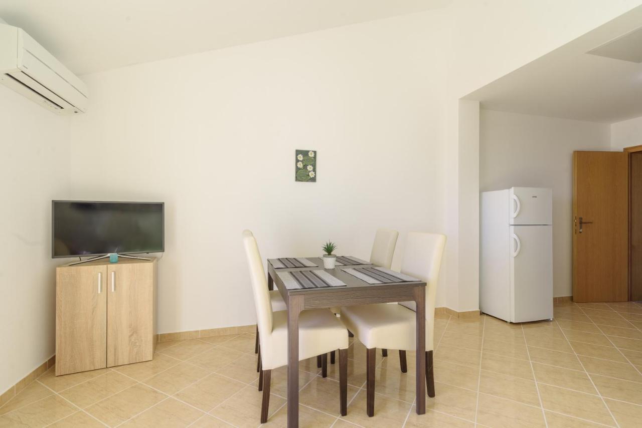 Apartmani Emil Trogir Exterior photo