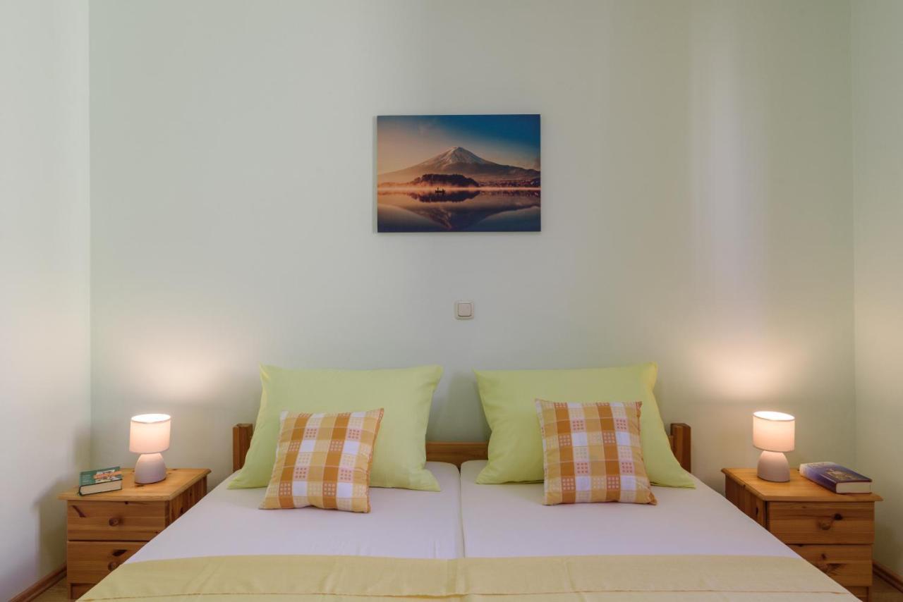 Apartmani Emil Trogir Exterior photo