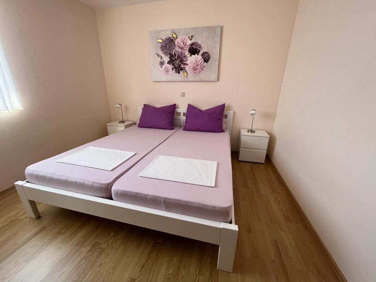 Apartmani Emil Trogir Exterior photo