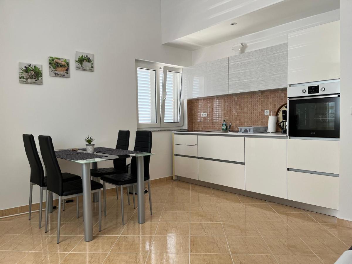 Apartmani Emil Trogir Exterior photo