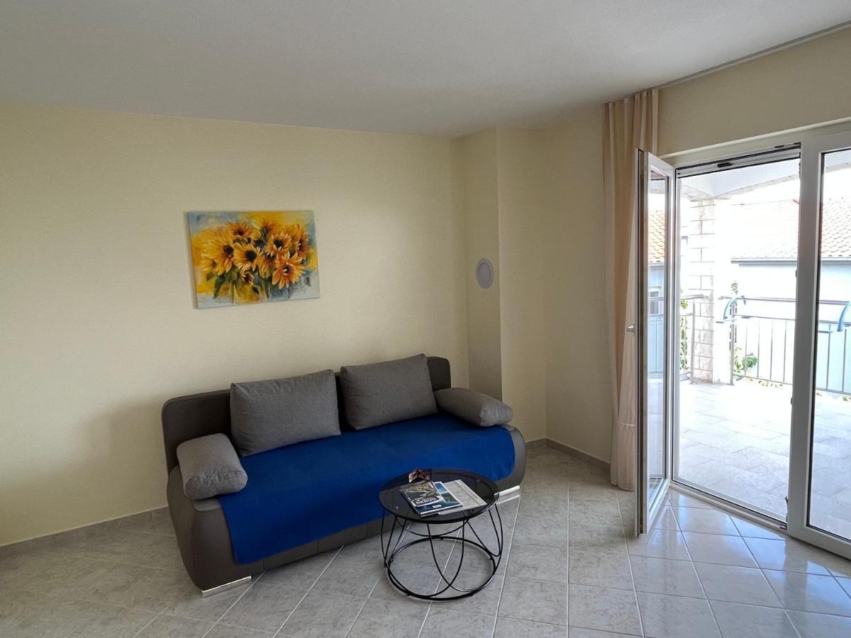 Apartmani Emil Trogir Exterior photo